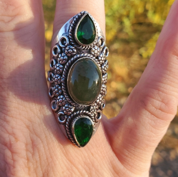 New Green Moss Agate and Peridot Silver Statement Ring. - Picture 9 of 16
